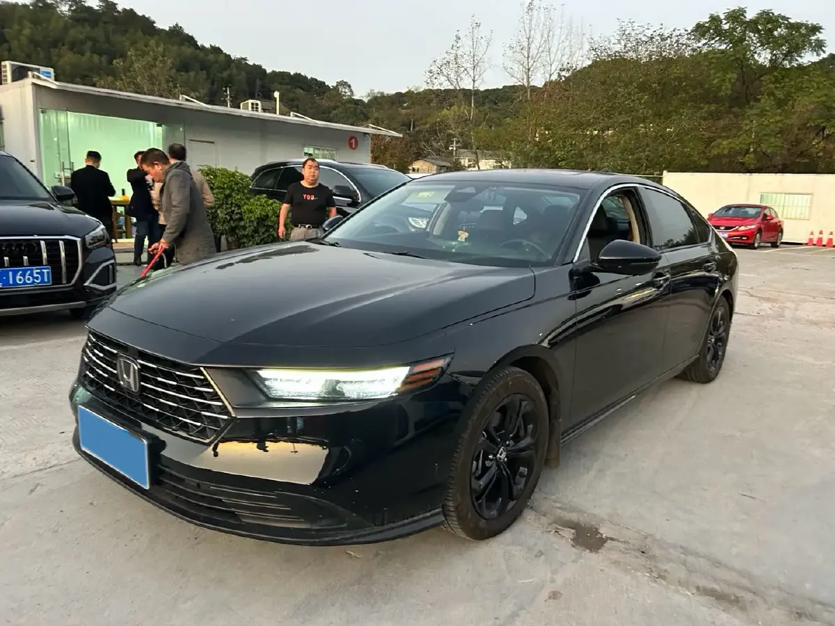 2025 Honda Accord 1.5T 192HP L4 CVT