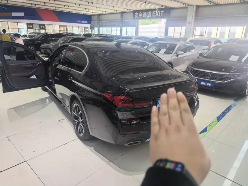 2023 BMW 5 thumbnail 4