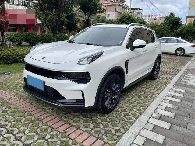 2021 LYNK&CO 01 view 1