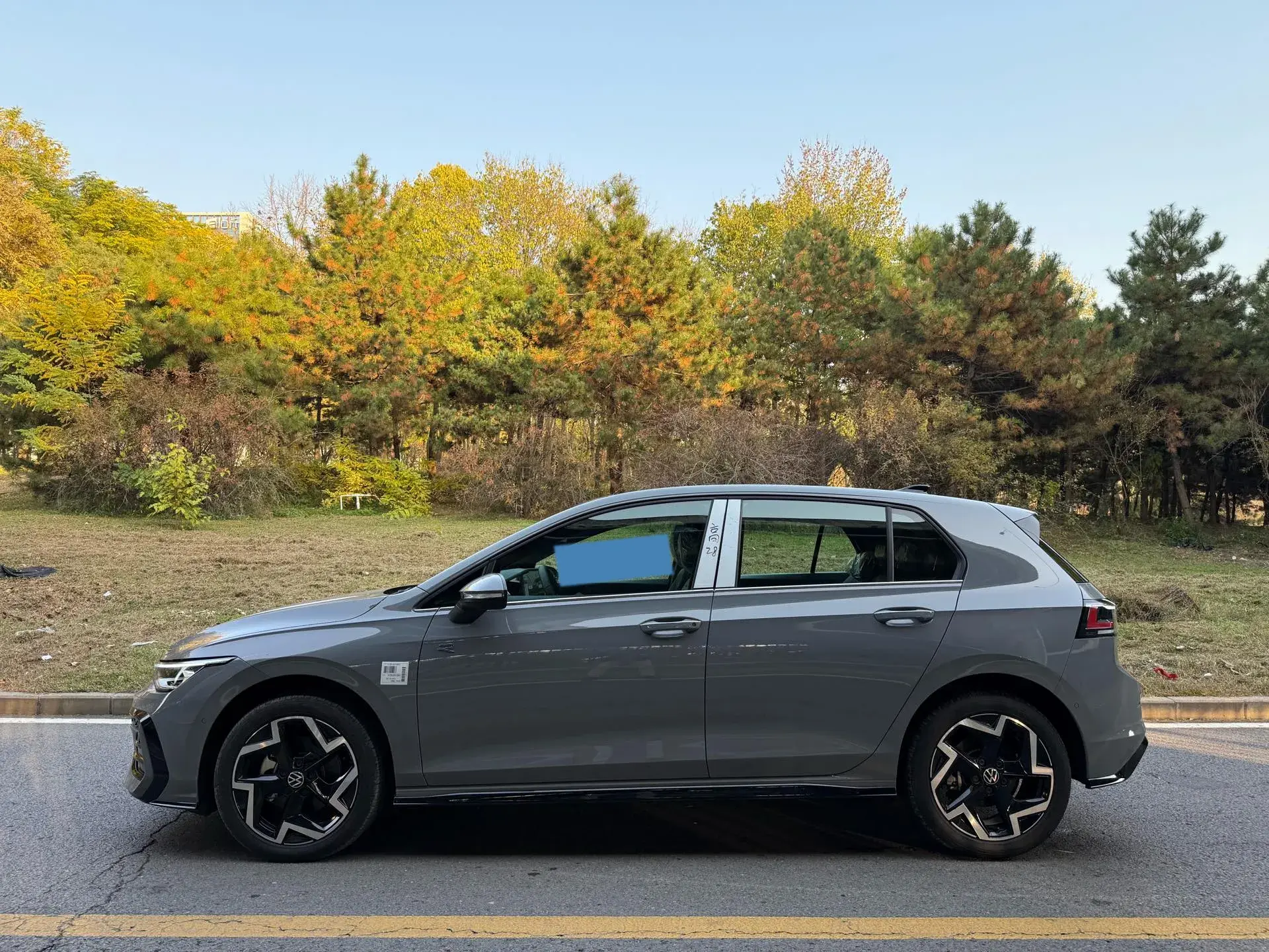 2025 VOLKSWAGEN GOLF thumbnail 3