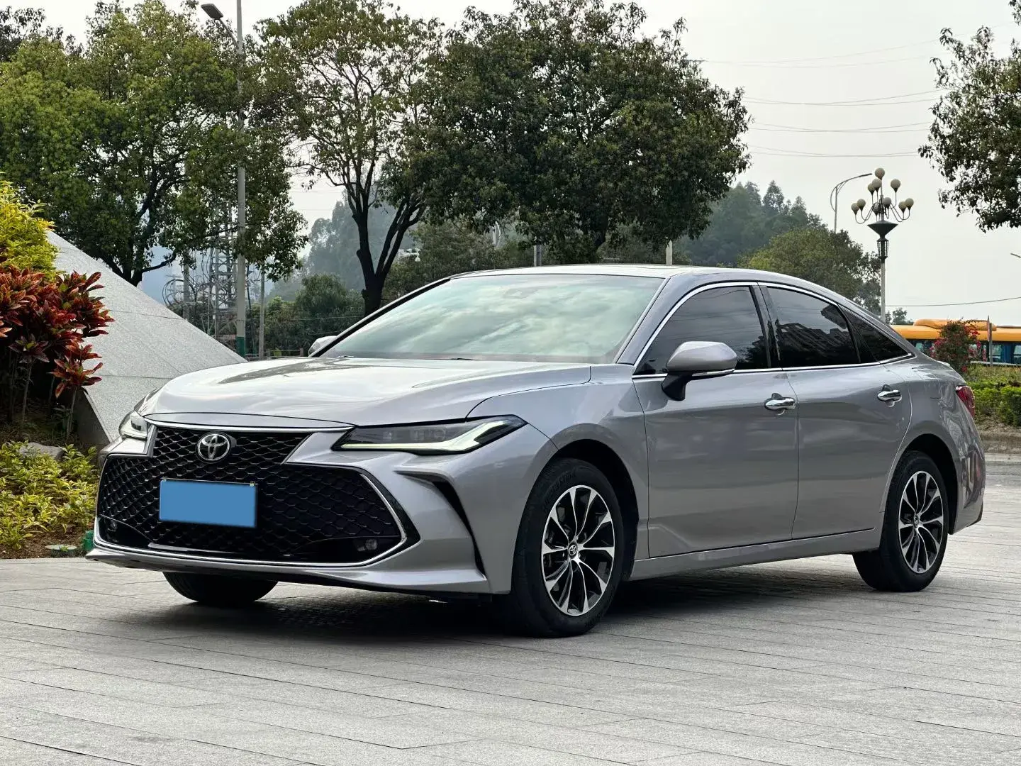 2023 TOYOTA AVALON view 1