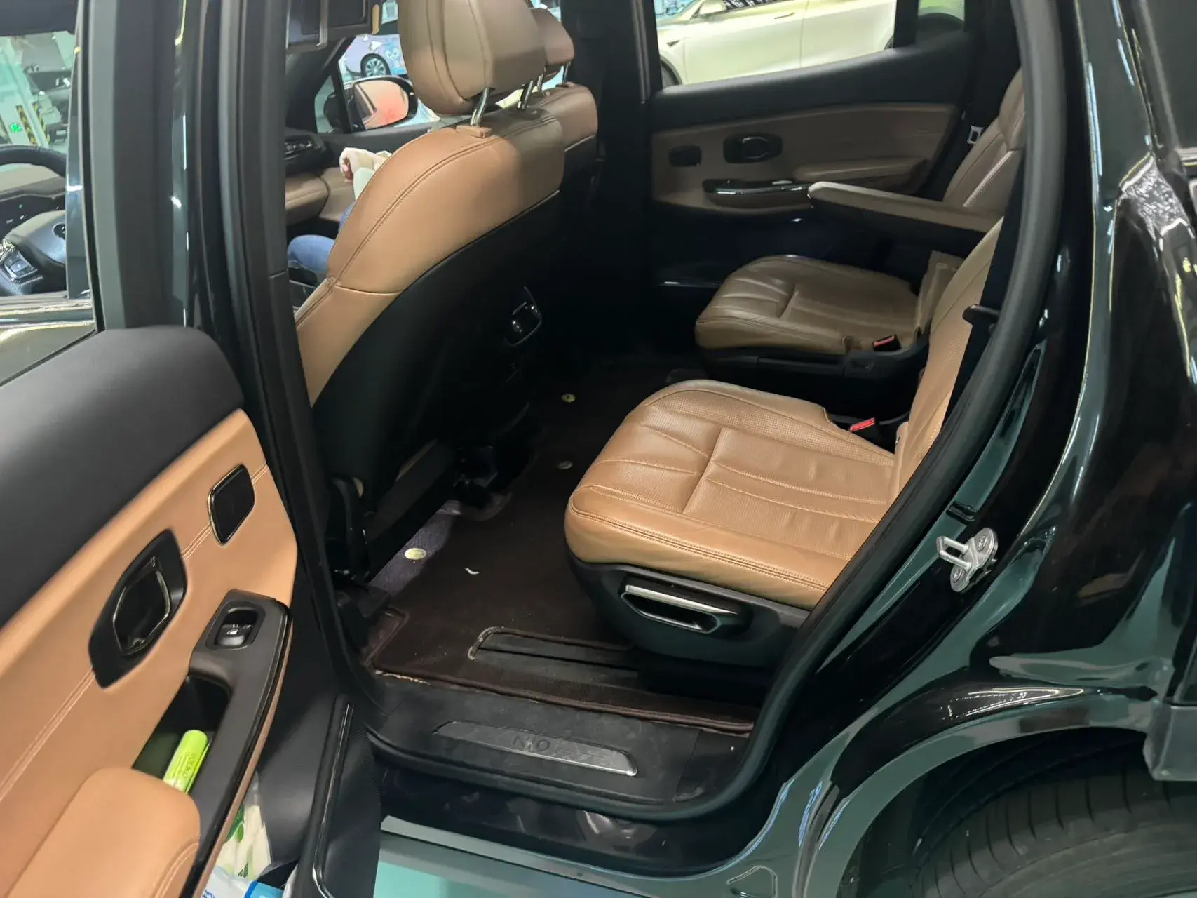 2020 NIO ES8 thumbnail 3