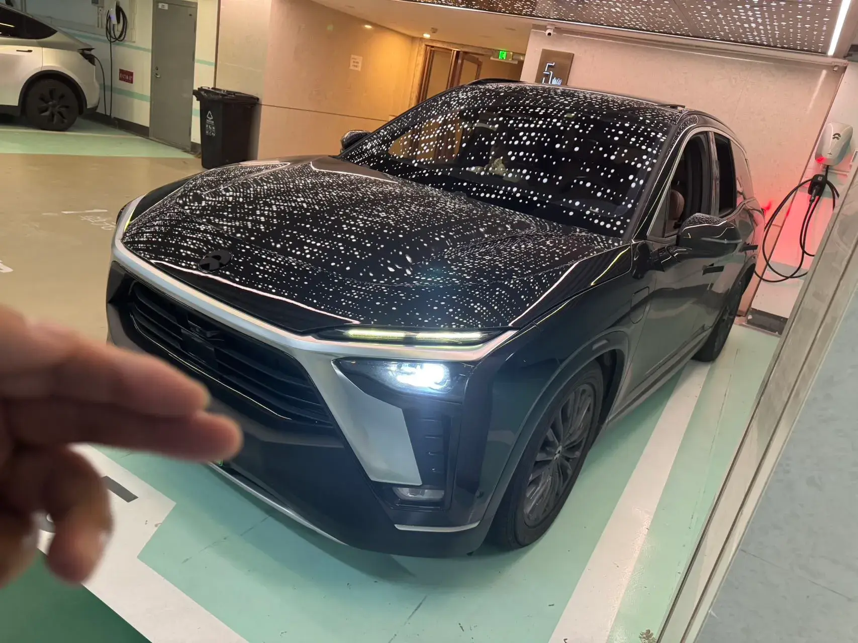 2020 NIO ES8 view 1
