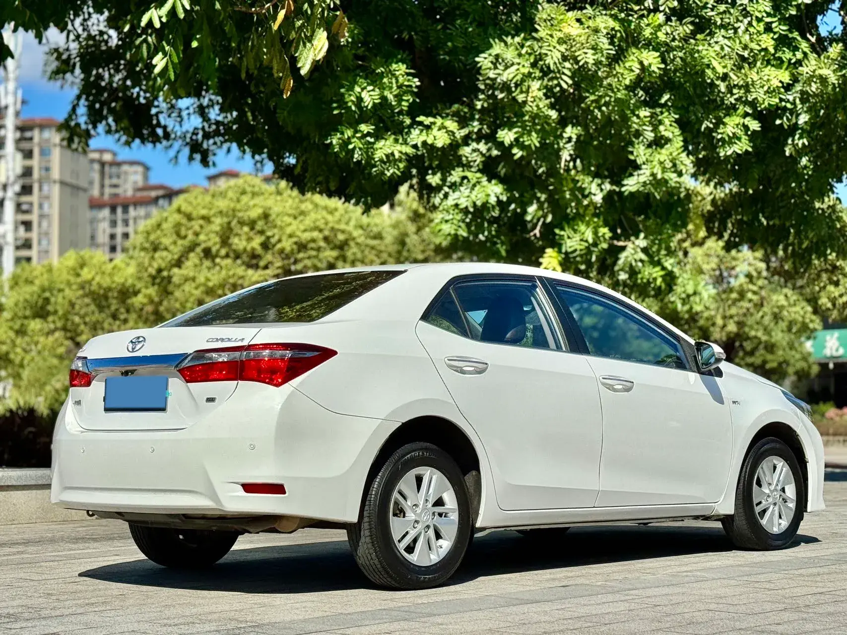 2017 TOYOTA COROLLA thumbnail 4