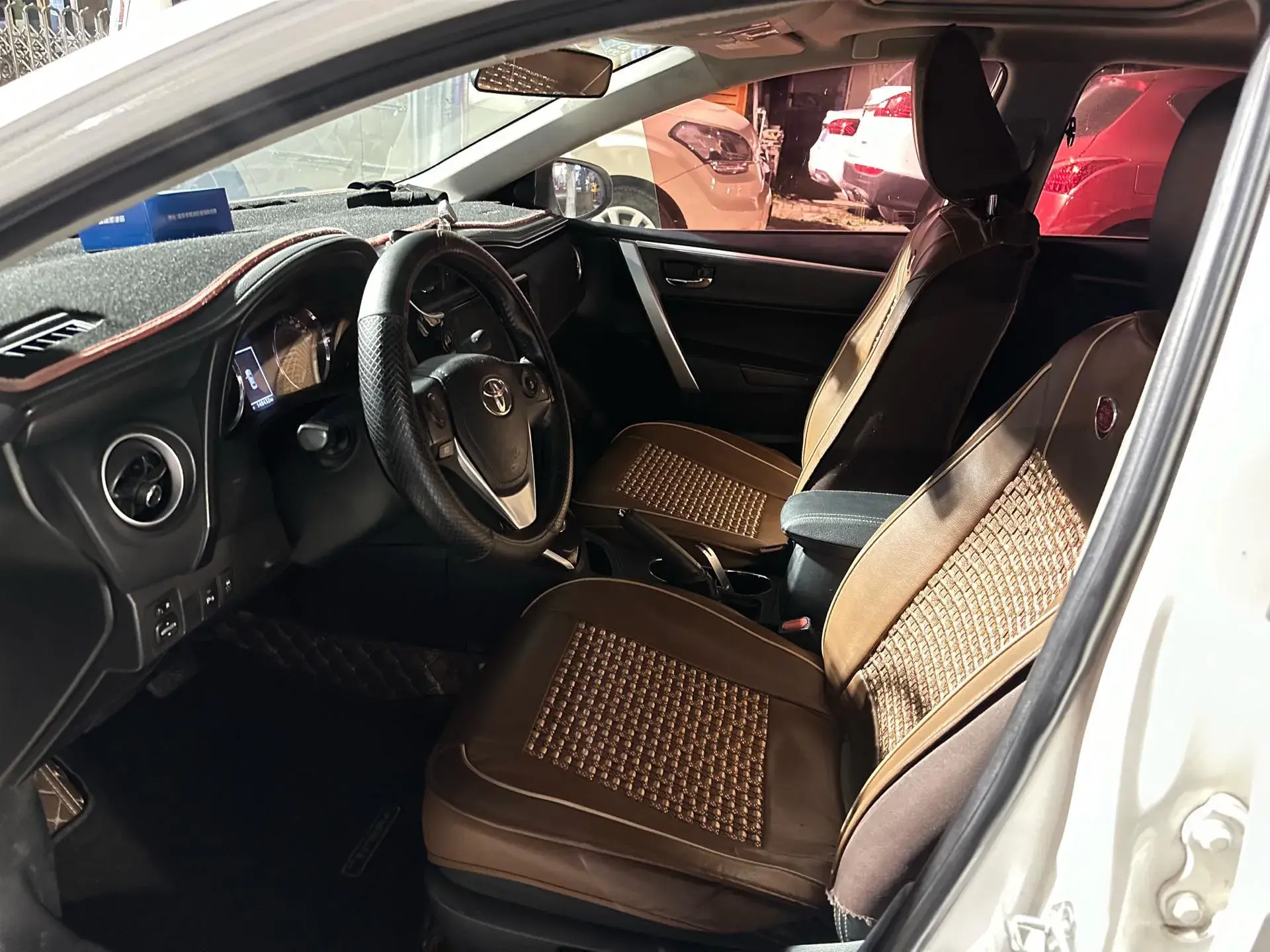 2018 TOYOTA COROLLA thumbnail 4