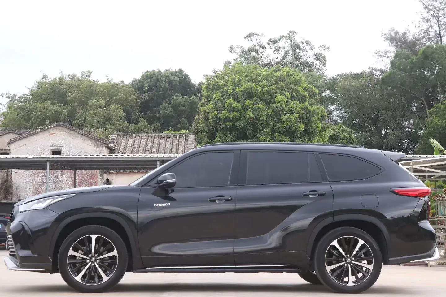 2021 TOYOTA CROWN thumbnail 3