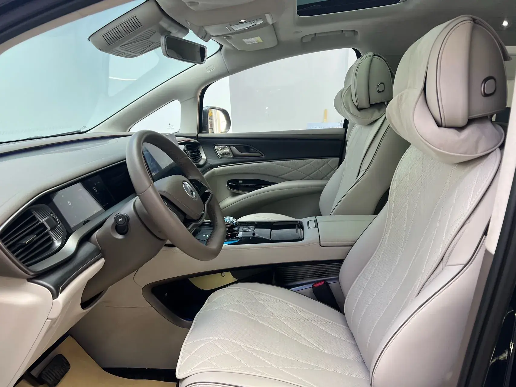 2022 DENZA D9 thumbnail 3