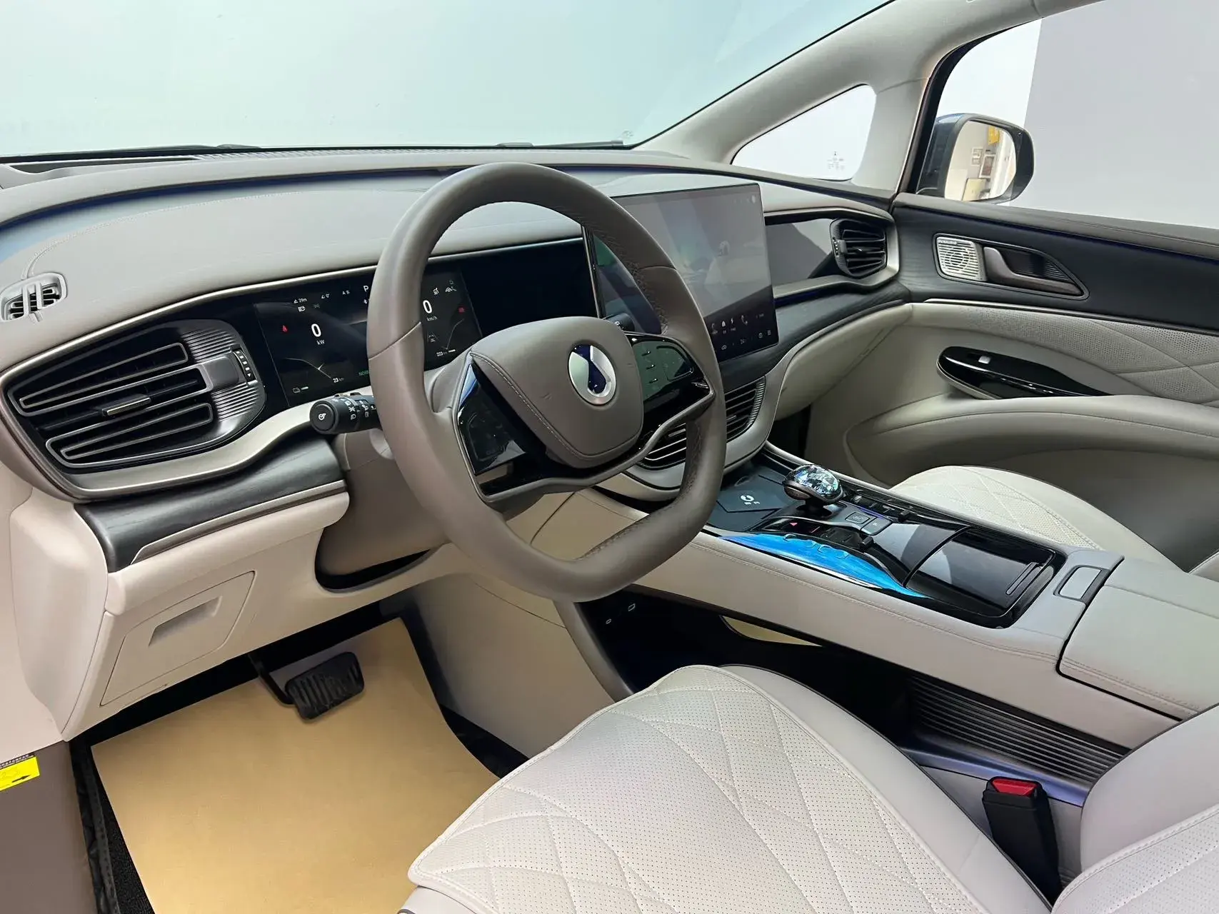 2022 DENZA D9 thumbnail 4