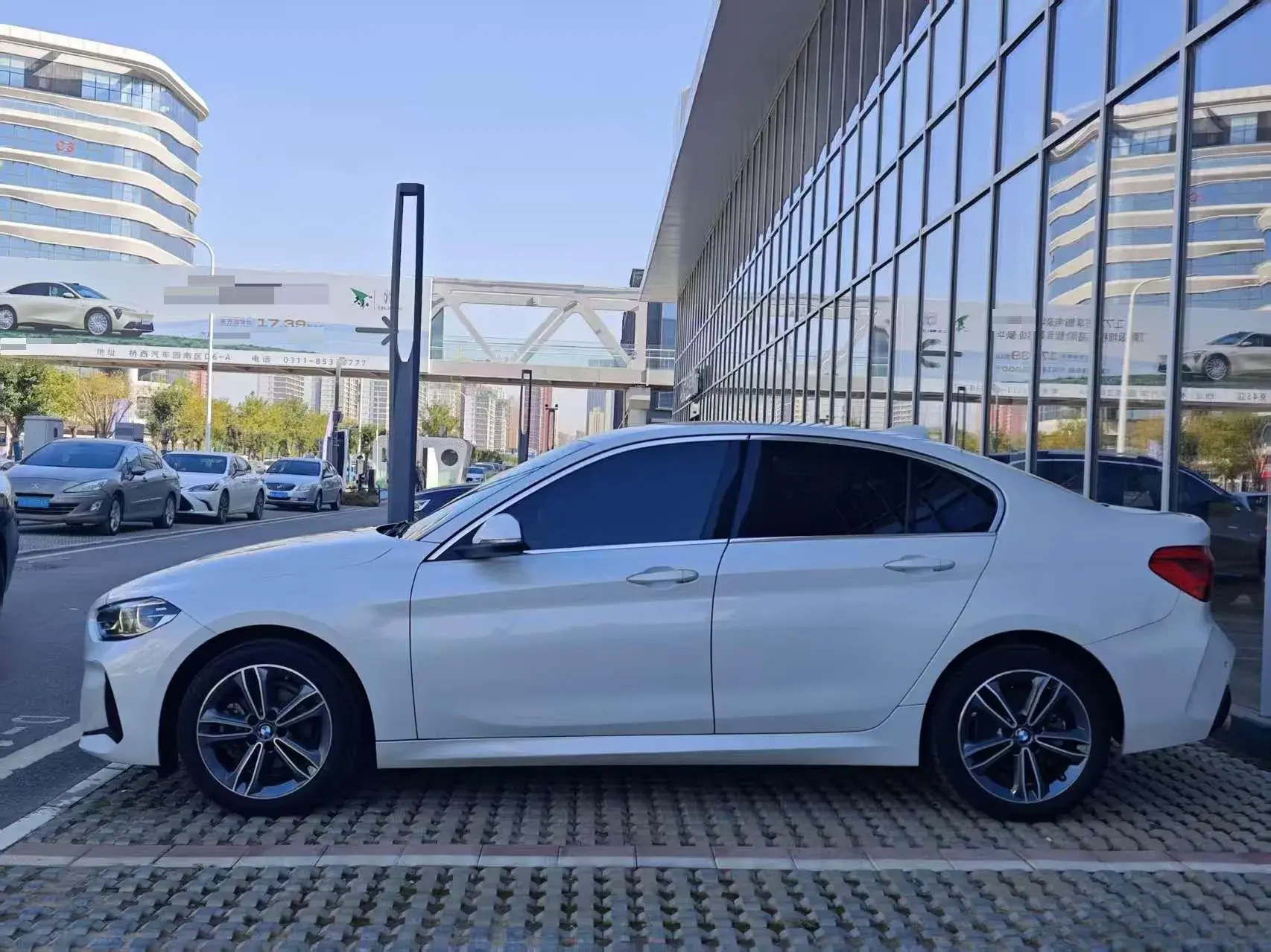 2023 BMW 1 thumbnail 3