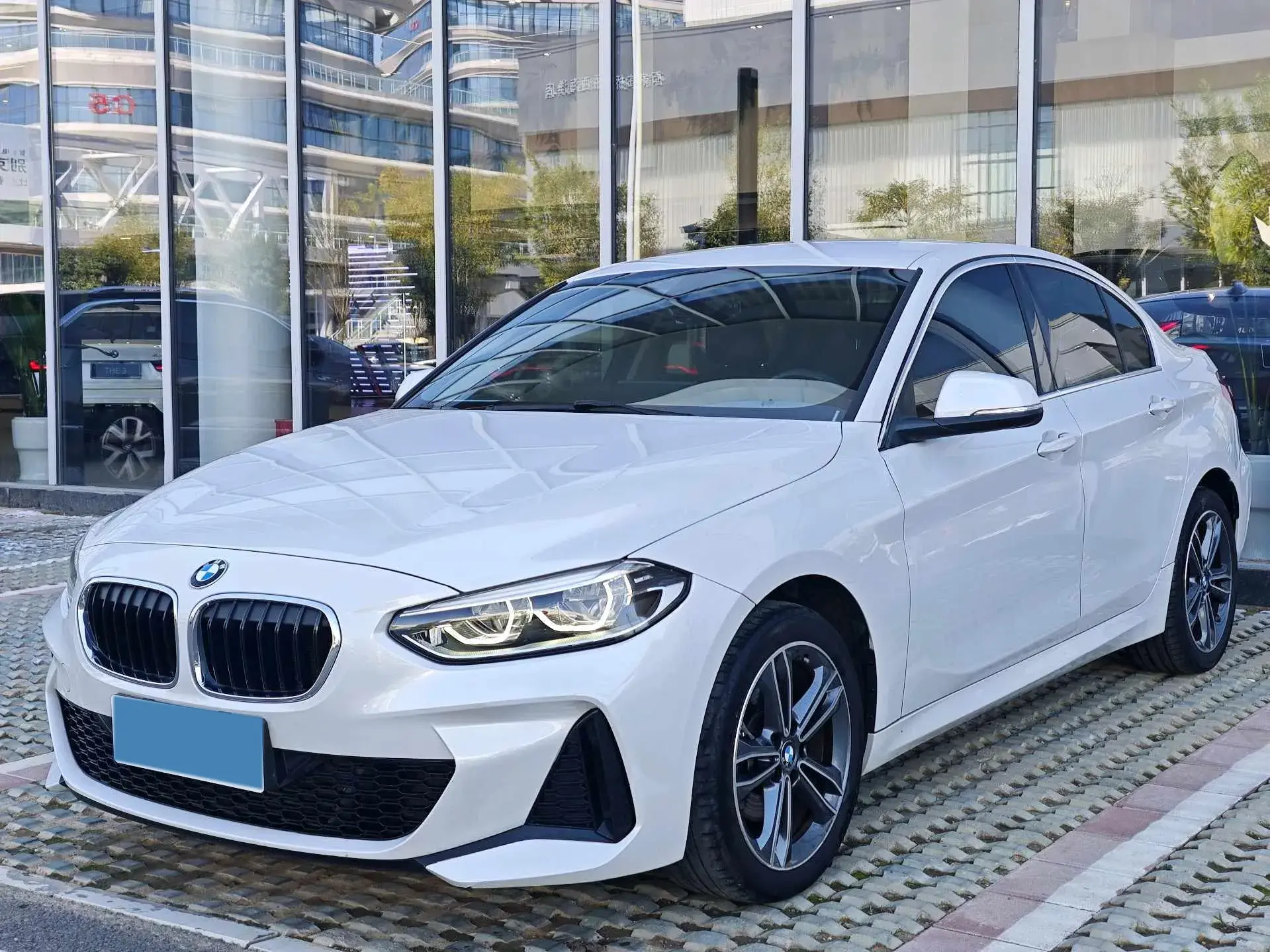 2023 BMW 1 view 1