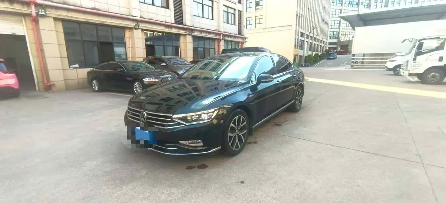 2020 VOLKSWAGEN MAGOTAN view 1