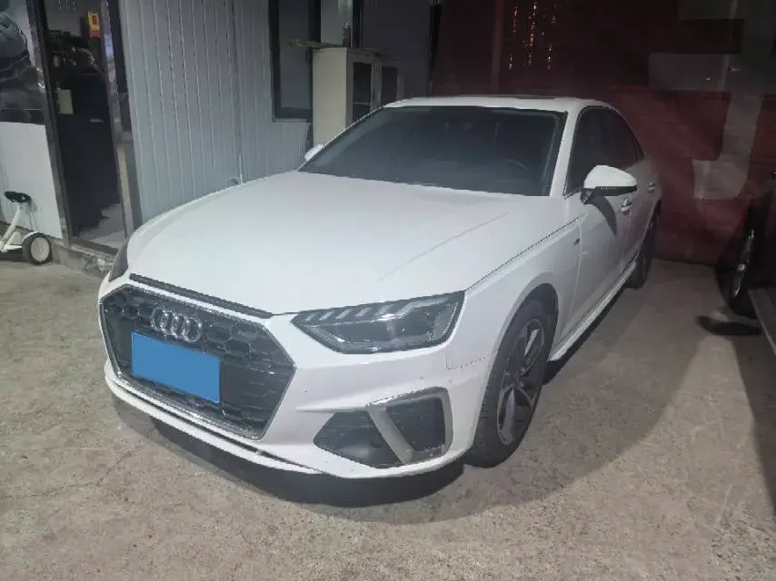 2023 AUDI A4L view 1