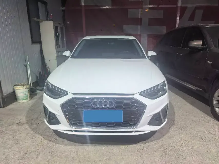 2023 AUDI A4L thumbnail 2