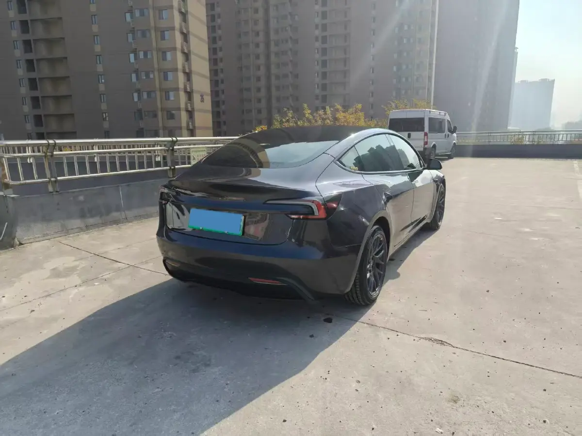 2023 Tesla Model 3 BEV 60KWH