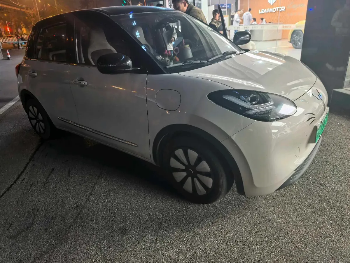 2023 WuLing BinGuo BEV 31.9KWH,autocango,china used car exporter,china ev exporter,chinese used car exporter,chinese used ev exporter