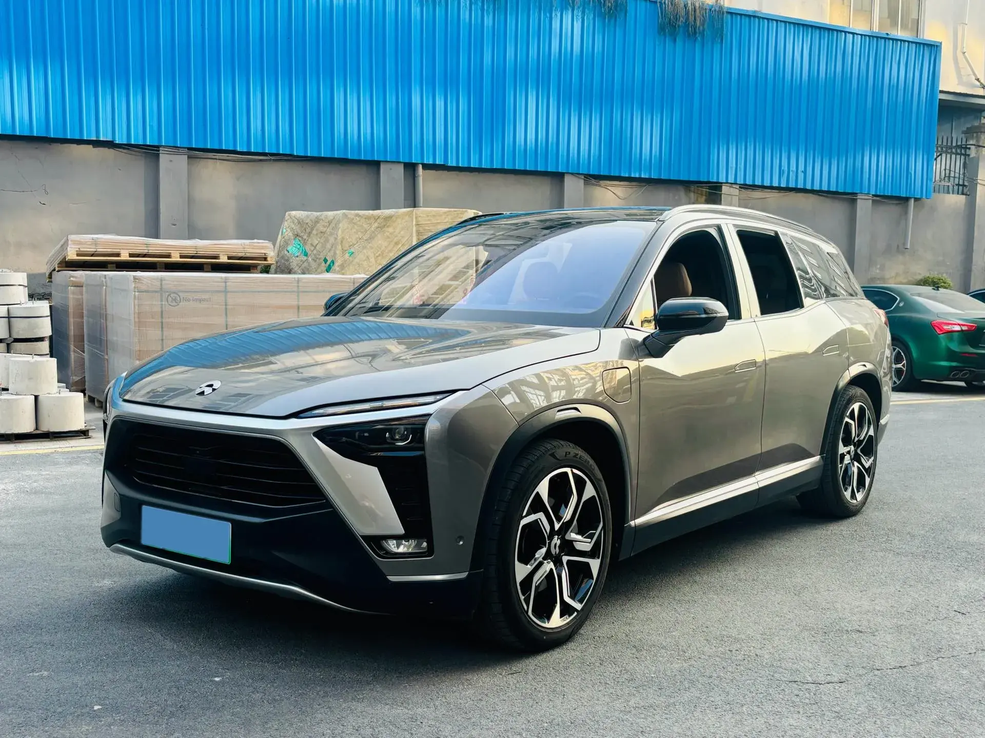 2020 NIO ES8 view 1