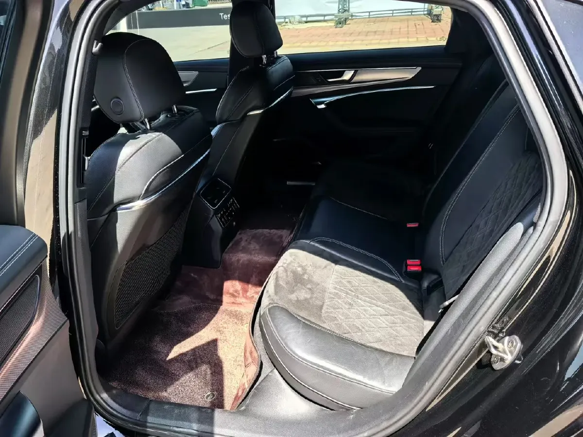 2022 Audi A6L 2.0T 224HP L4 7DCT,autocango,china used car exporter,china ev exporter,chinese used car exporter,chinese used ev exporter