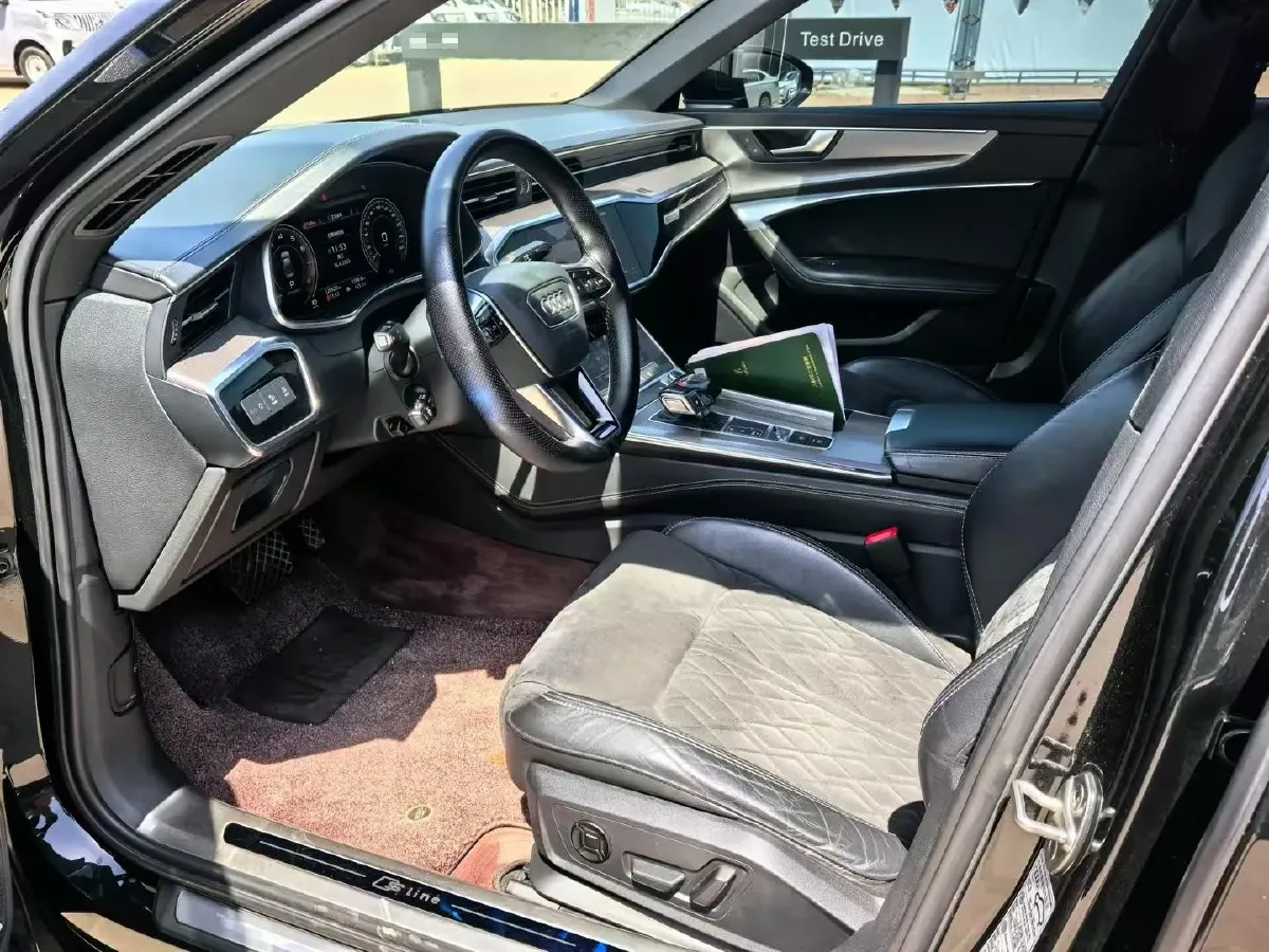 2022 Audi A6L 2.0T 224HP L4 7DCT,autocango,china used car exporter,china ev exporter,chinese used car exporter,chinese used ev exporter