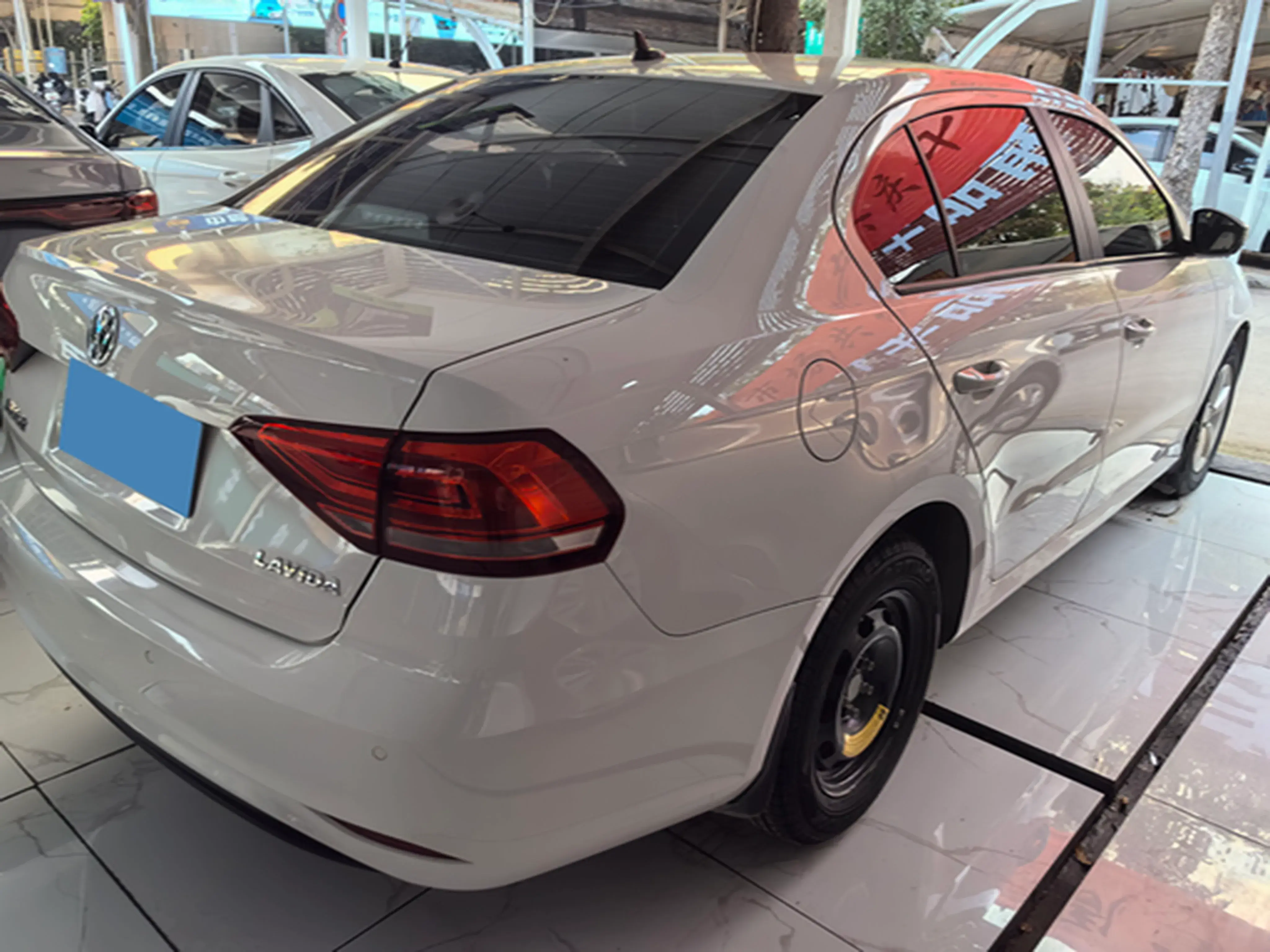 2019 VOLKSWAGEN LAVIDA thumbnail 3