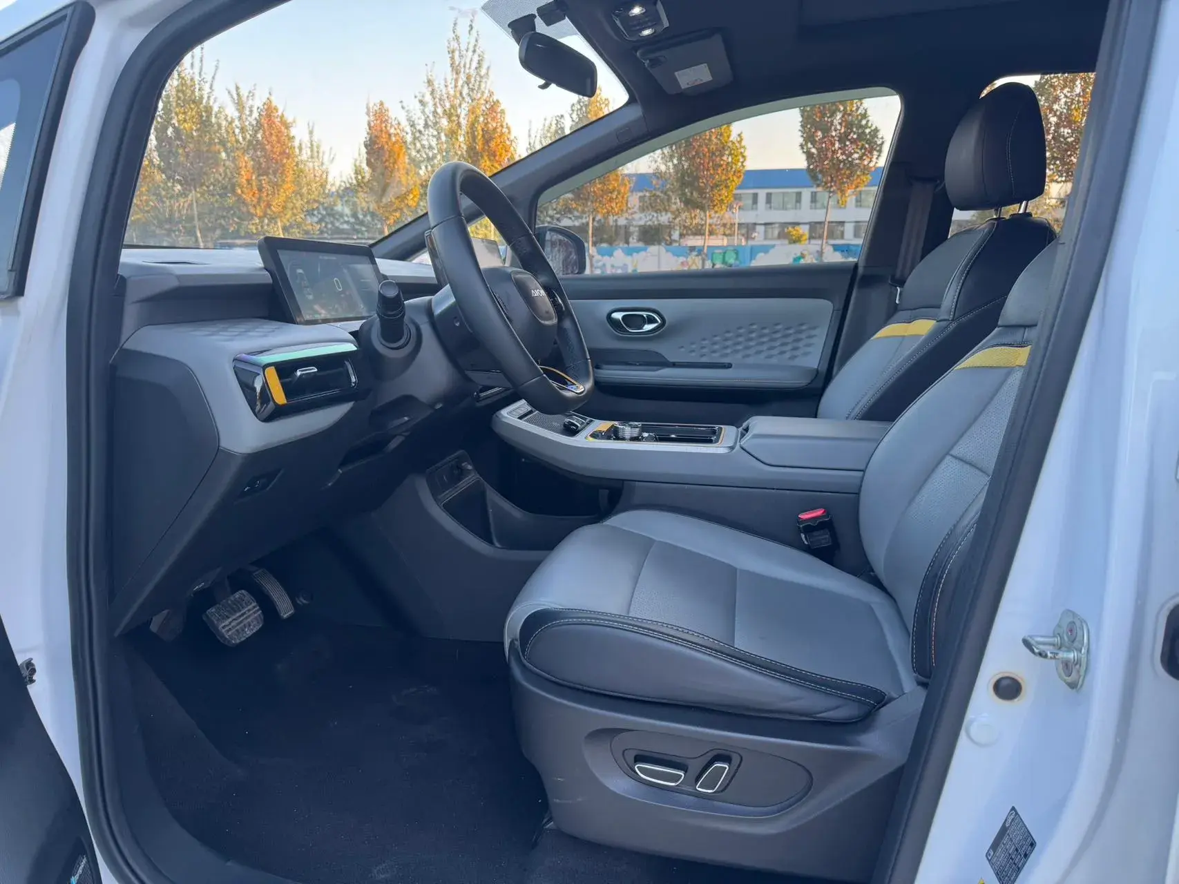 2021 AION Y thumbnail 4