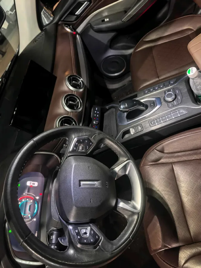 2021 WEY VV6 2.0T 227HP L4 7DCT,autocango,china used car exporter,china ev exporter,chinese used car exporter,chinese used ev exporter