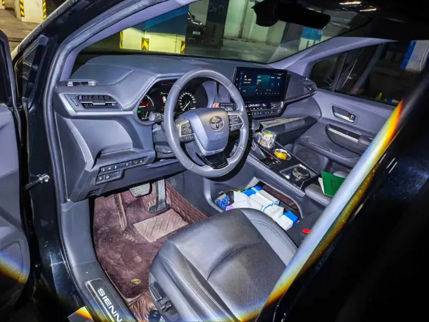 2023 TOYOTA SIENNA thumbnail 4