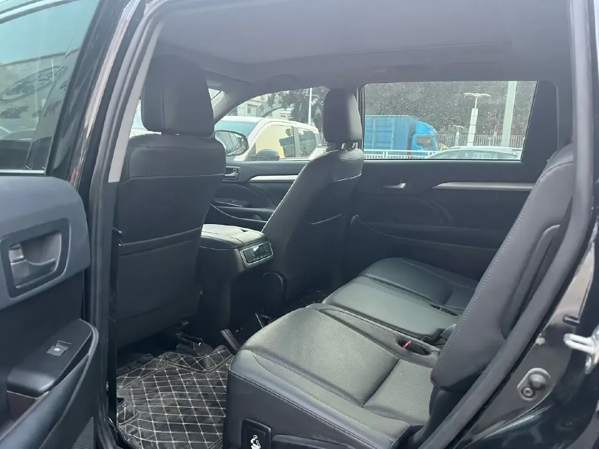 2021 Toyota Highlander 2.0T 220HP L4 6AT,autocango,china used car exporter,china ev exporter,chinese used car exporter,chinese used ev exporter