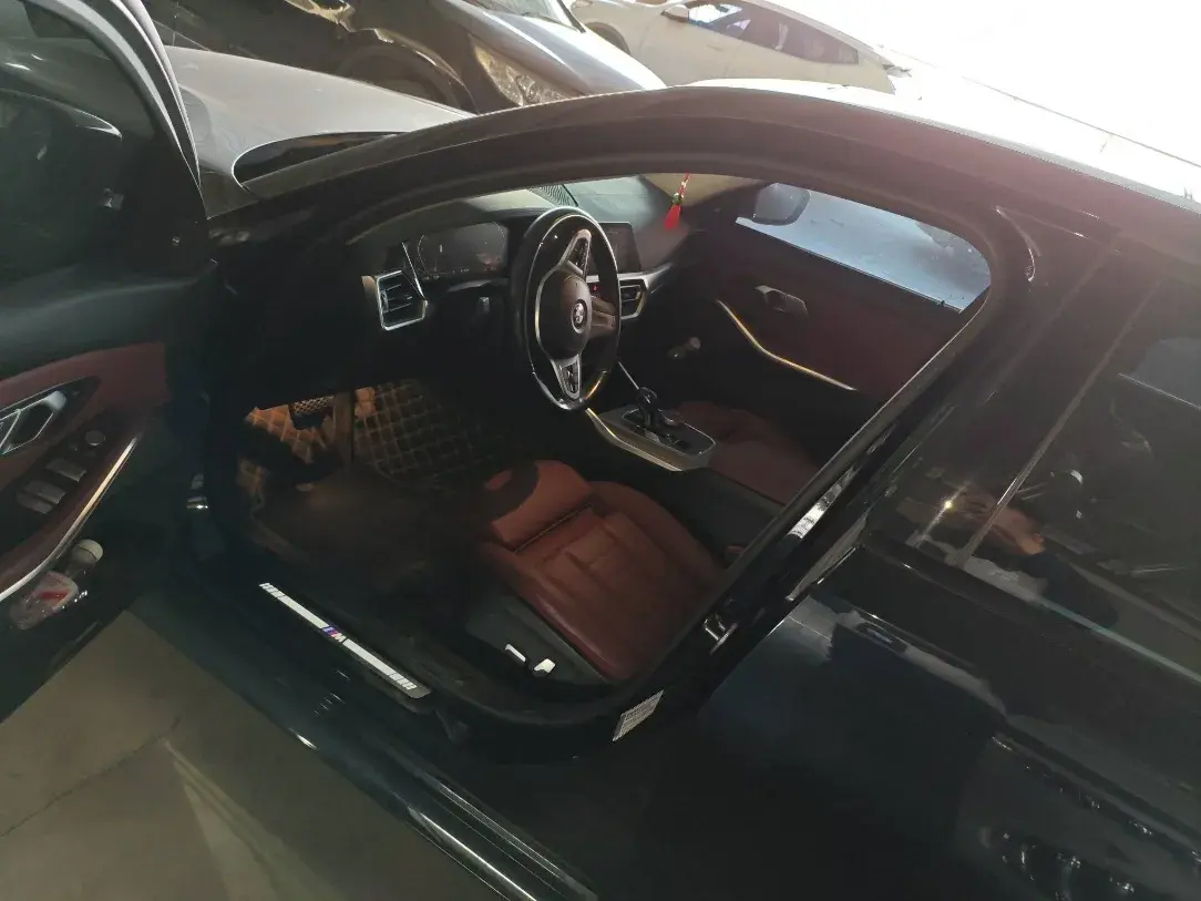 2021 BMW 3 thumbnail 4