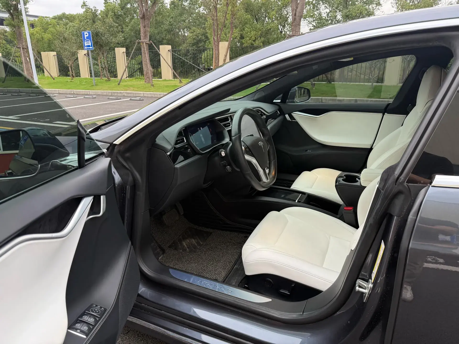 2017 TESLA MODEL thumbnail 4