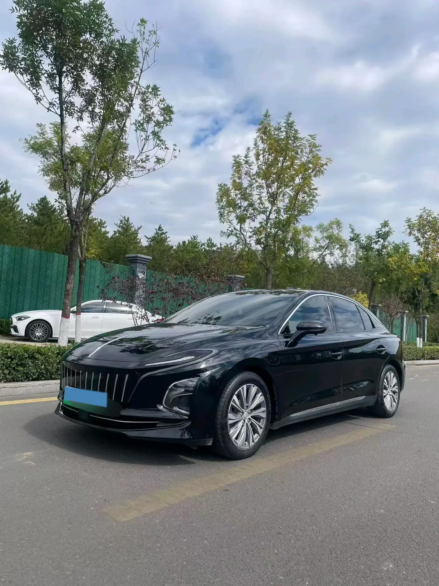 2023 HONGQI E-QM5 view 1