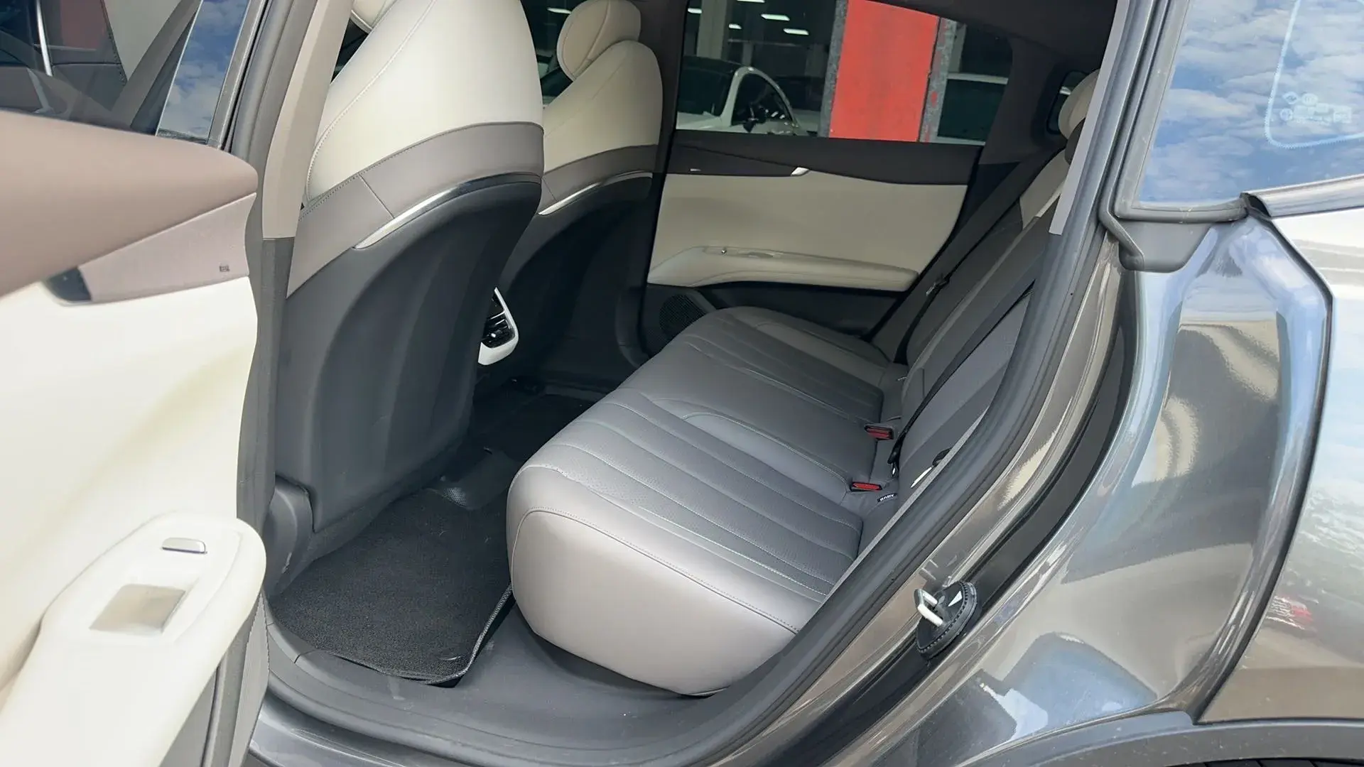 2025 DEEPAL L07 thumbnail 4