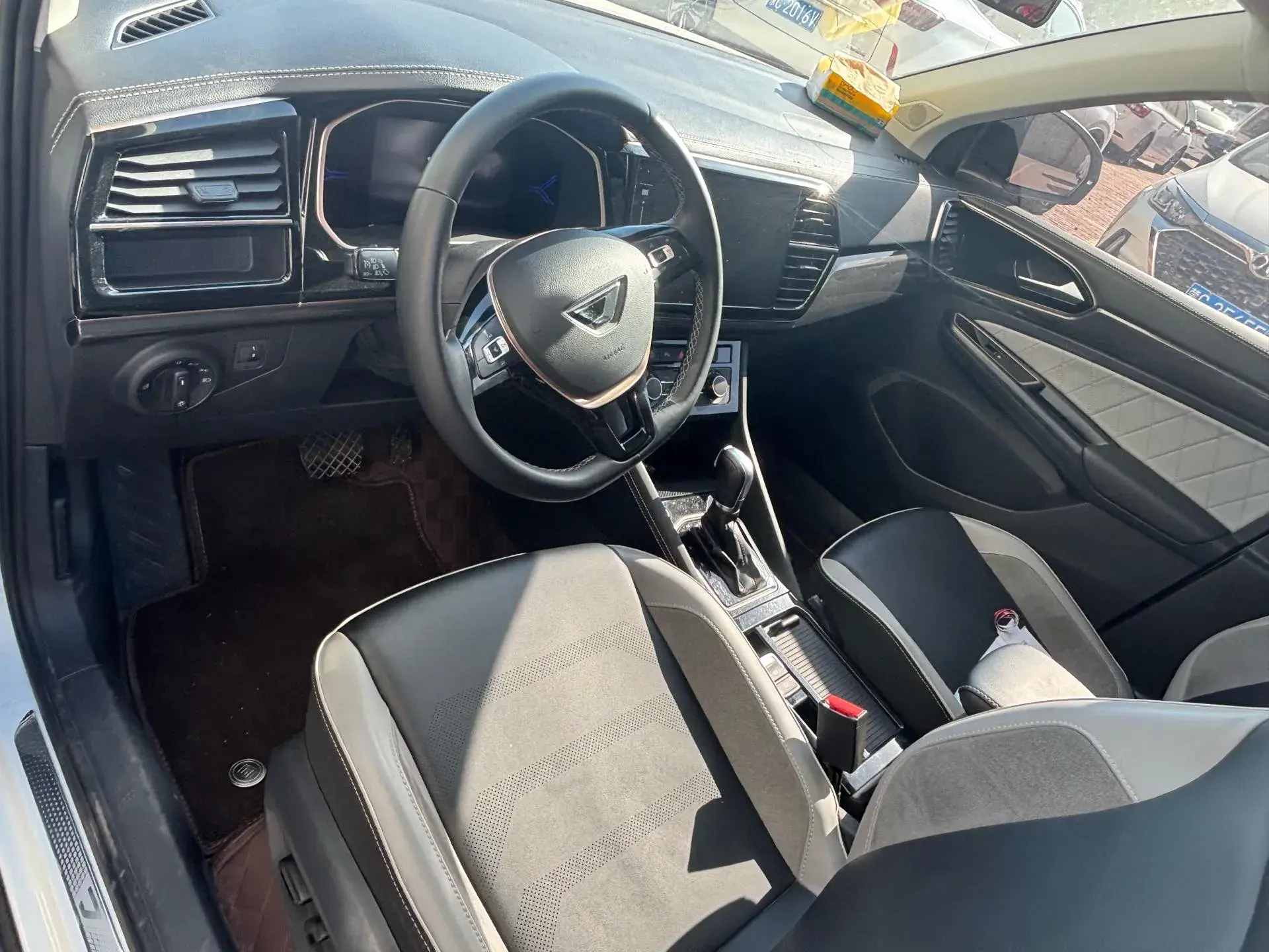 2022 JETTA VS7 thumbnail 4