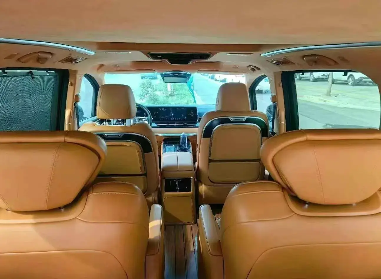 2024 VOYAH ZHUIGUANG thumbnail 4