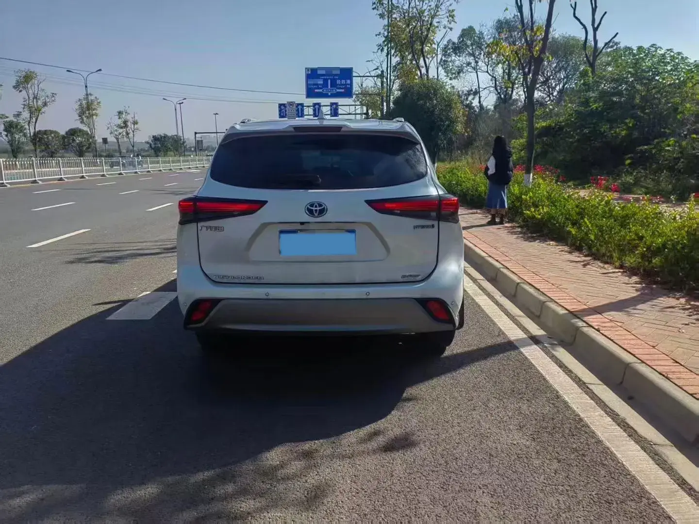 2022 TOYOTA HIGHLANDER thumbnail 3