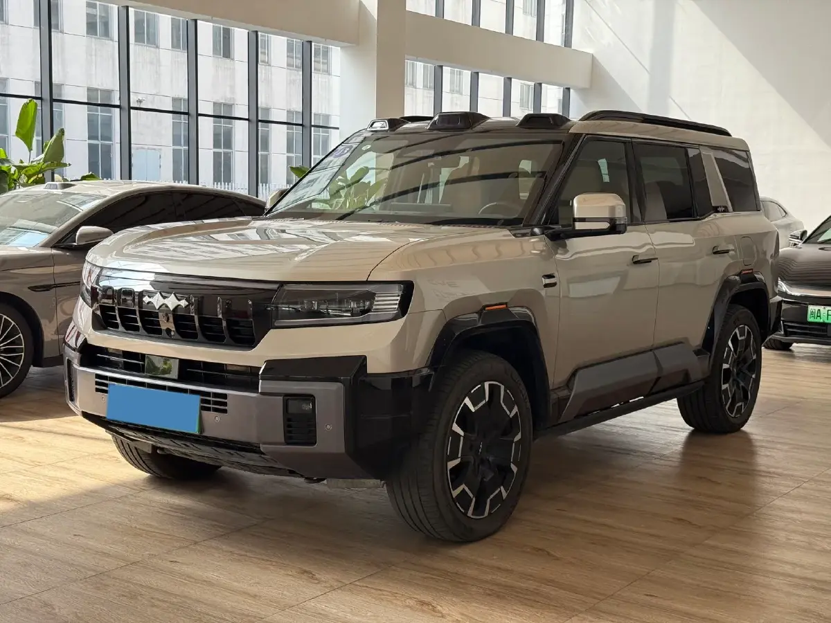 2025 FangChengBao Bao 8 2.0T 245HP L4 E-CVT PHEV 36.8KWH