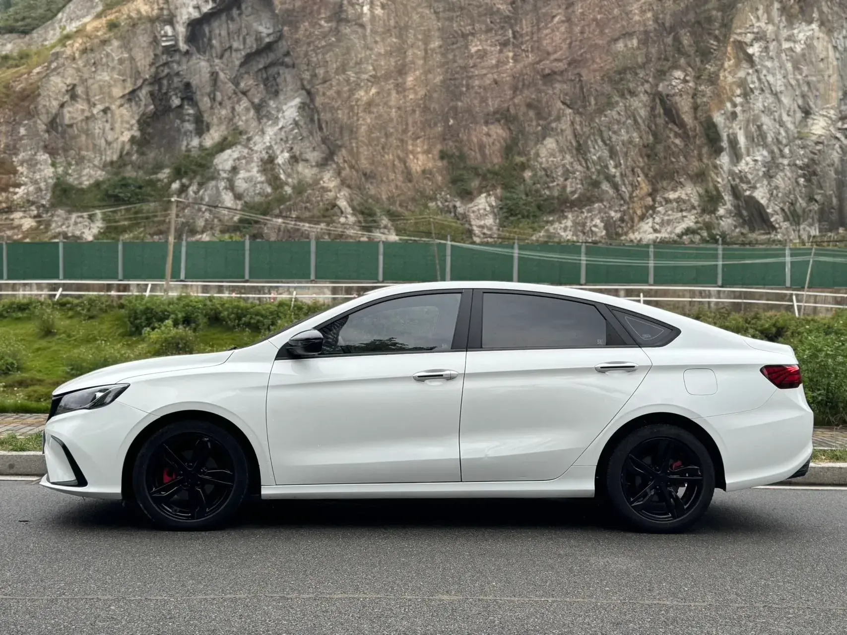 2021 GEELY BINRAY thumbnail 3