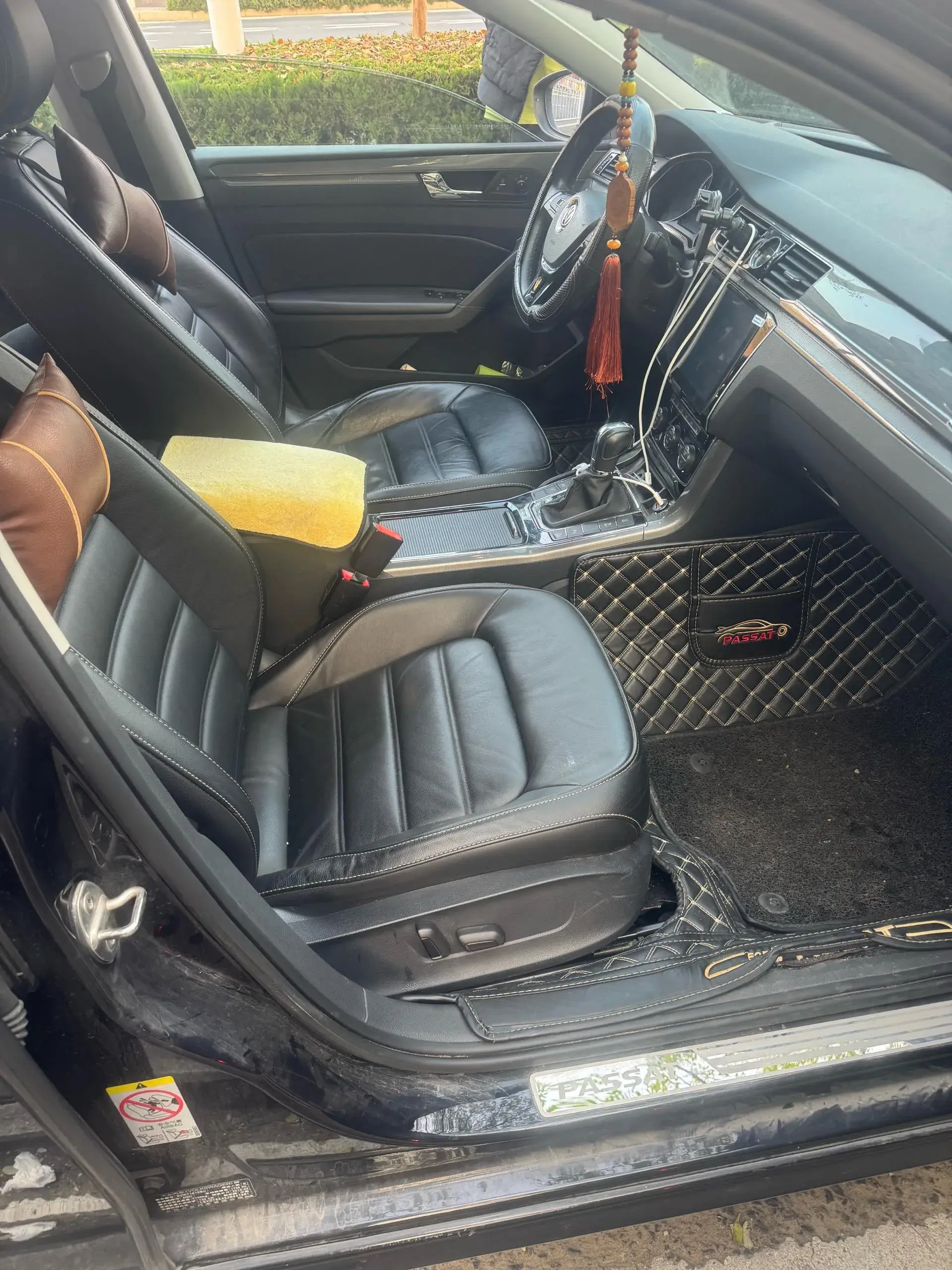 2017 VOLKSWAGEN PASSAT thumbnail 3