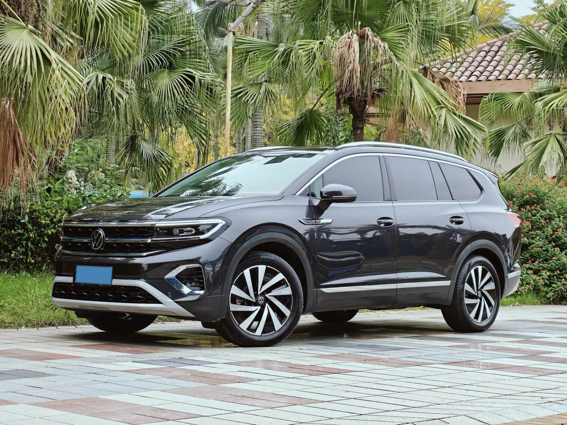 2022 VOLKSWAGEN TALAGON view 1