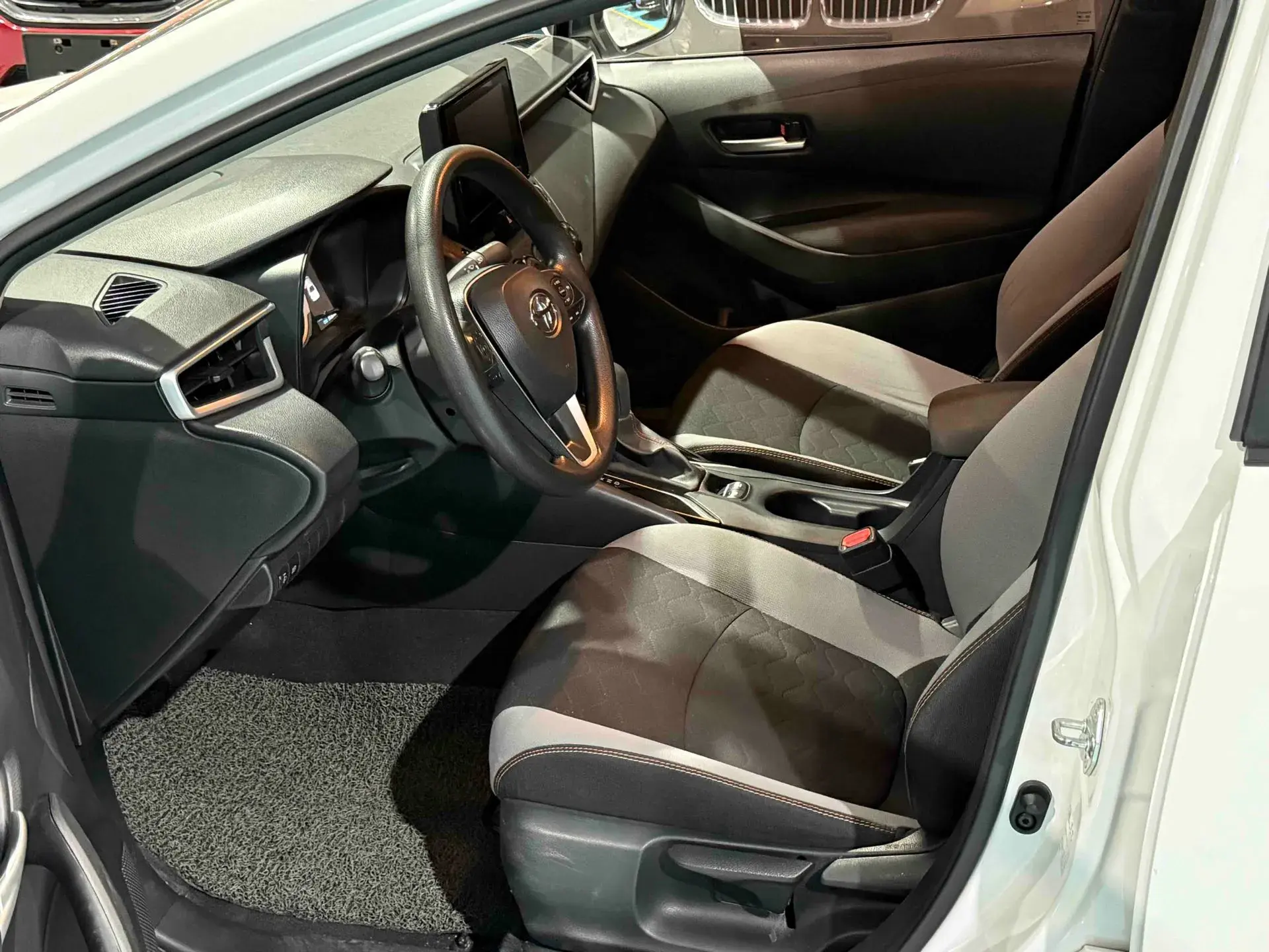 2023 TOYOTA COROLLA thumbnail 4