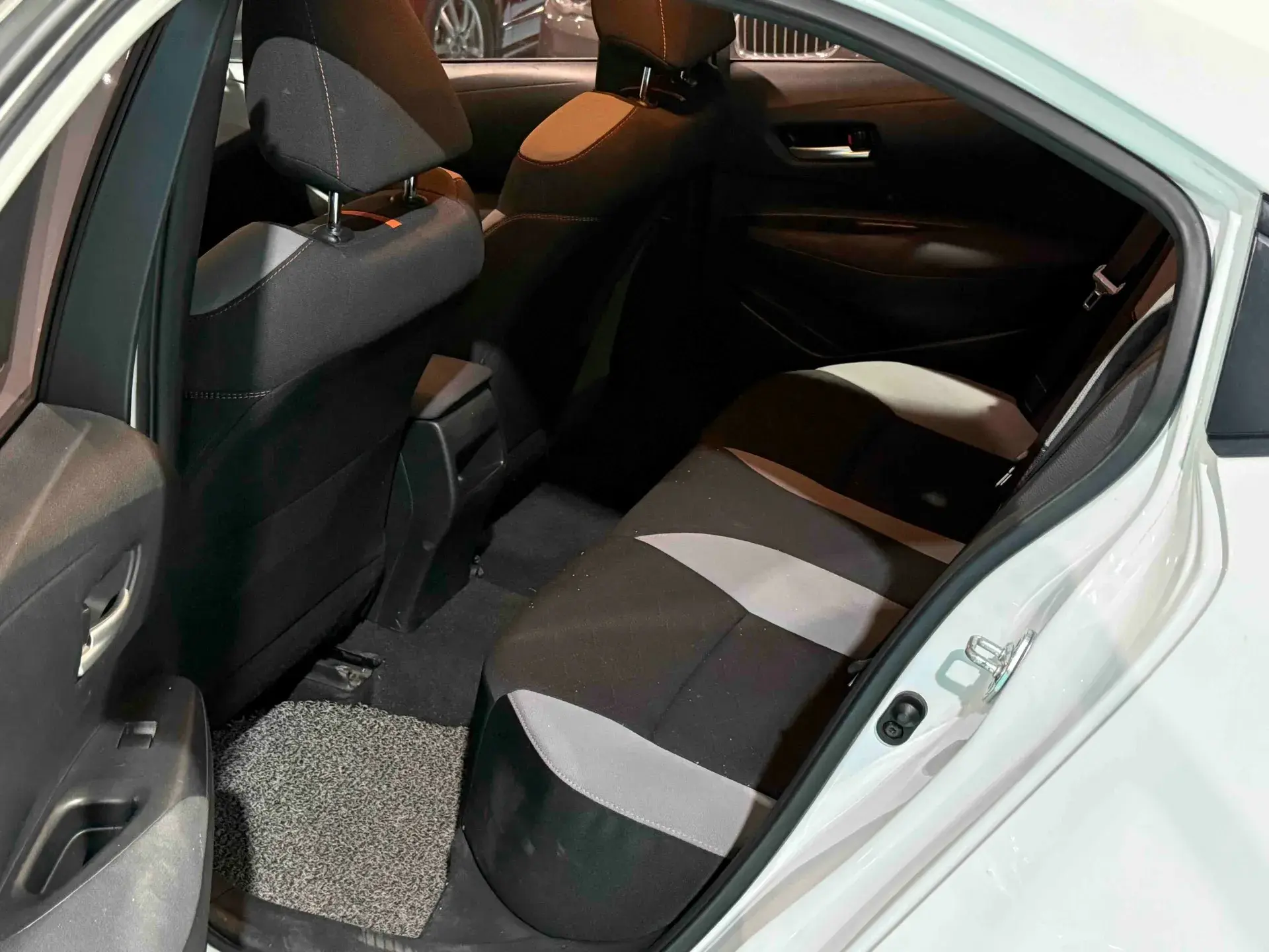 2023 TOYOTA COROLLA thumbnail 3