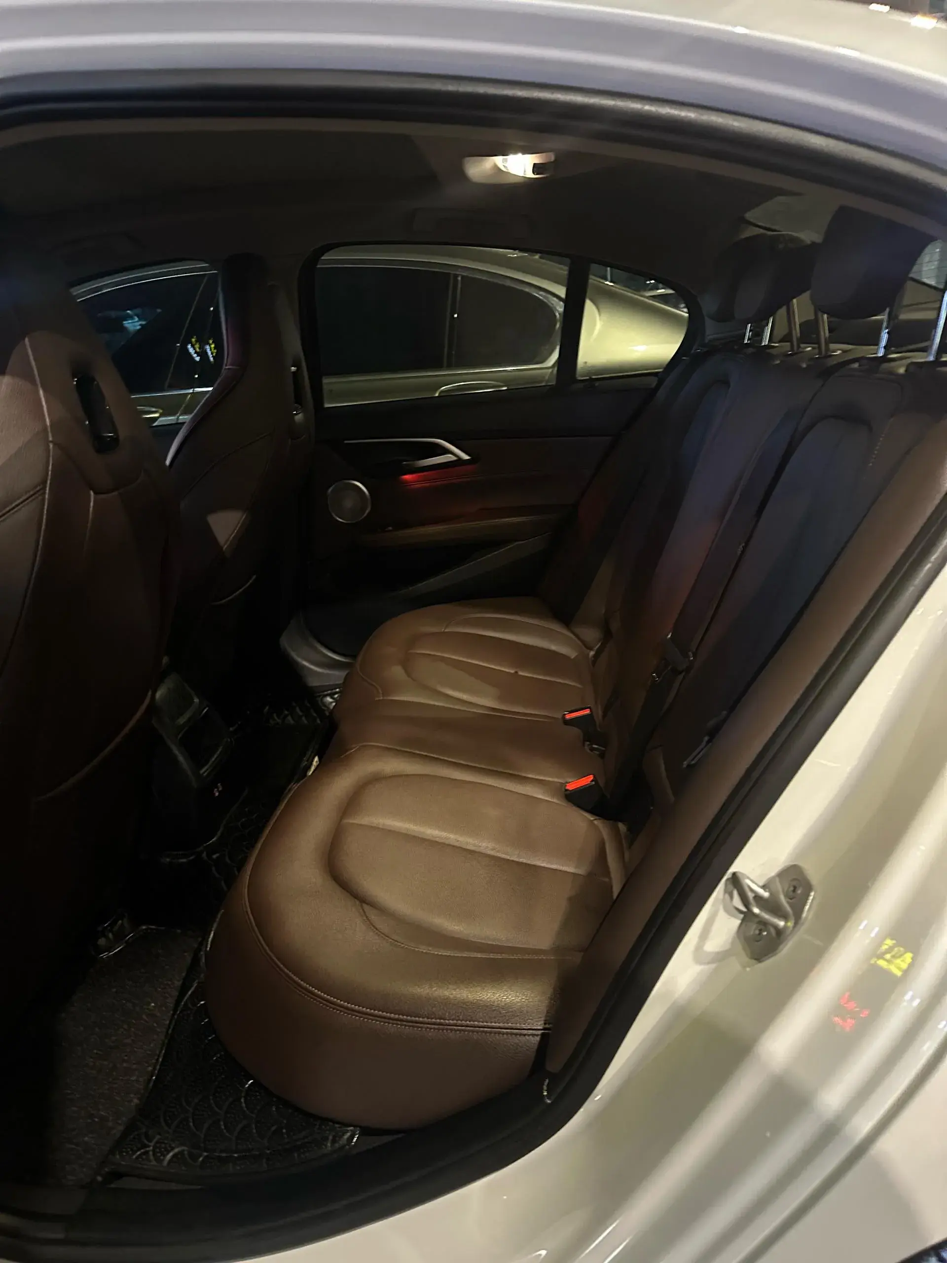 2022 BMW 1 thumbnail 4