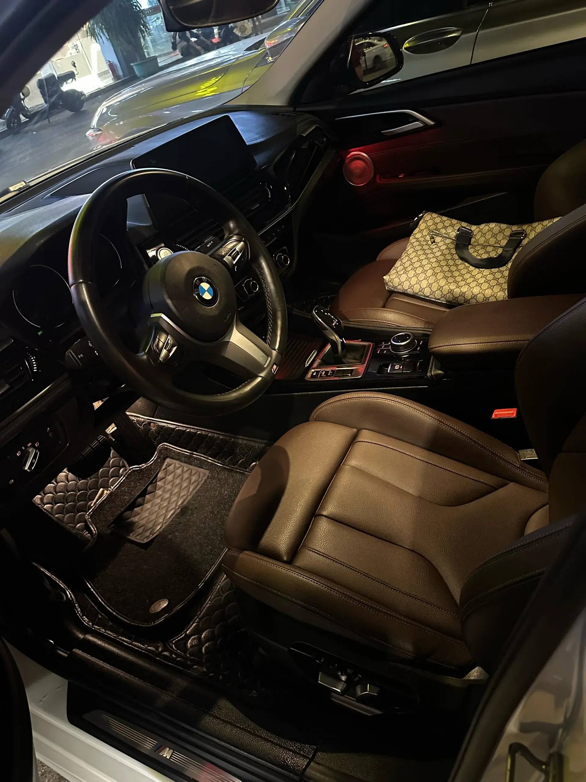 2022 BMW 1 thumbnail 3