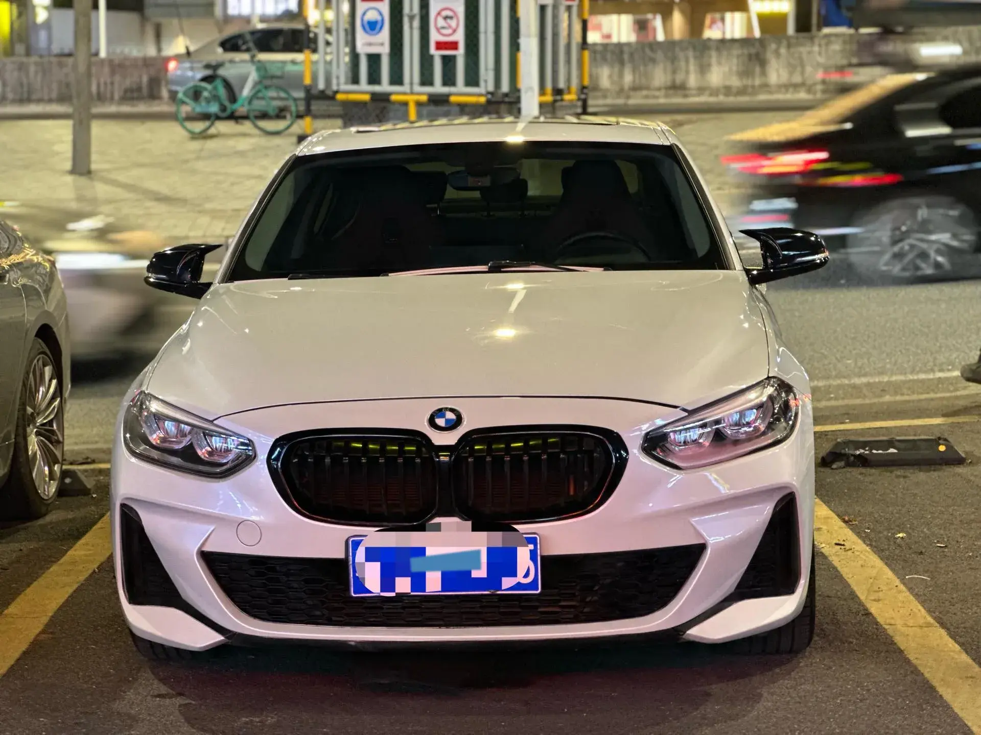 2022 BMW 1 thumbnail 2