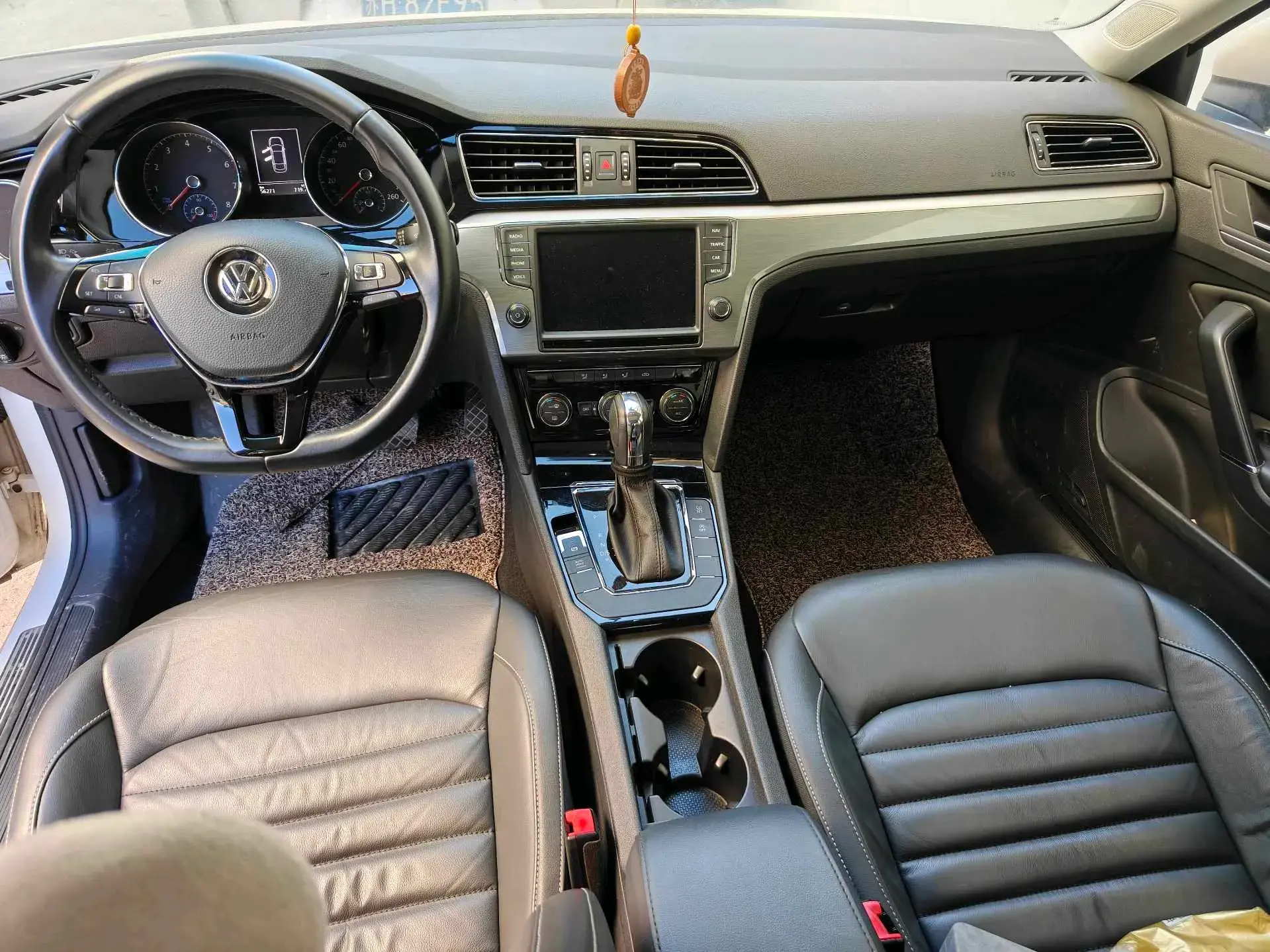 2017 VOLKSWAGEN LAMANDO thumbnail 4