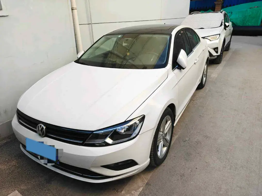 2017 VOLKSWAGEN LAMANDO view 1