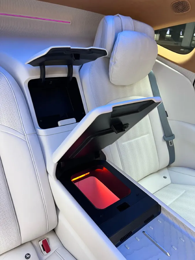 2025 Avatr 12 BEV,autocango,china used car exporter,china ev exporter,chinese used car exporter,chinese used ev exporter