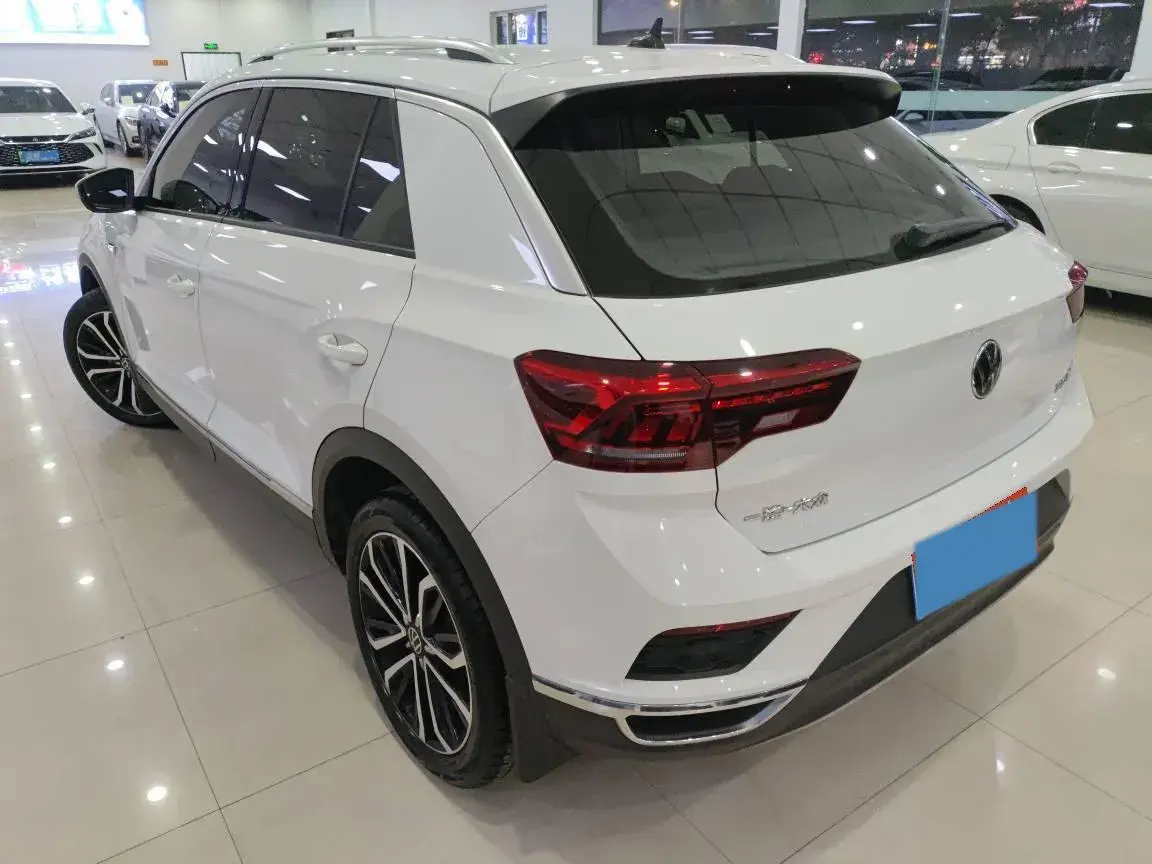 2022 VOLKSWAGEN T-ROC thumbnail 3