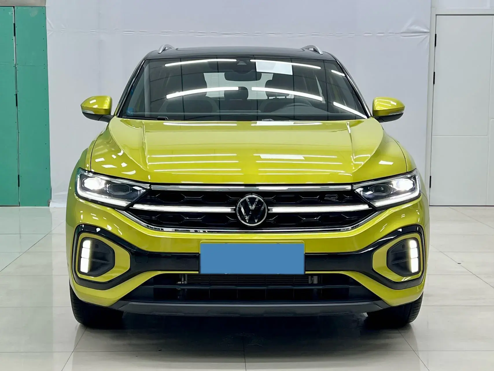 2023 VOLKSWAGEN T-ROC thumbnail 2
