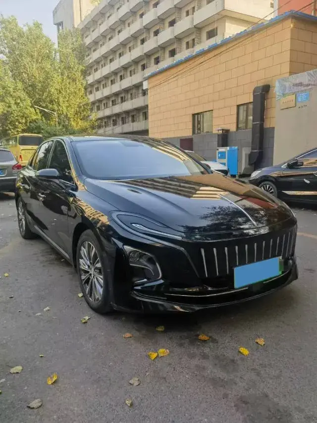 2023 HONGQI E-QM5 thumbnail 3