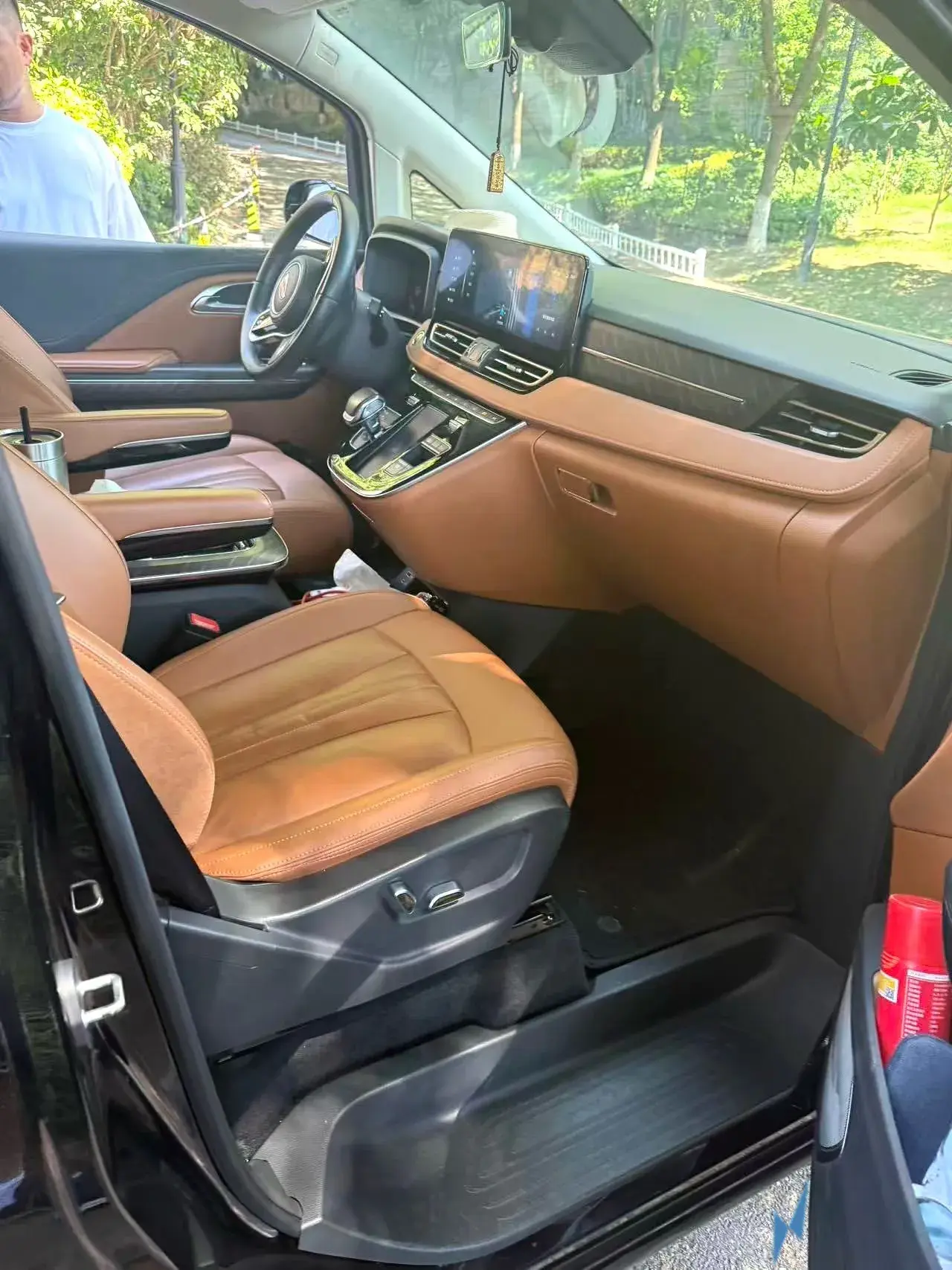 2023 HONGQI HQ9 thumbnail 3